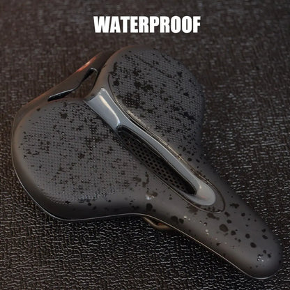Zadel met waterbestendige bekleding