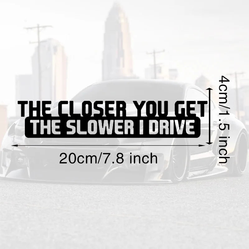 Auto stickers - Grappige tekst 'The Closer You Get The Slower I Drive' voor humor op de weg