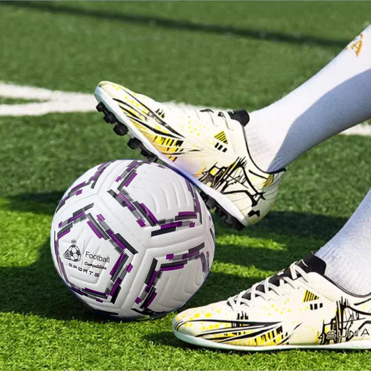 Voetbal met naadloos ontwerp voor straatgebruik