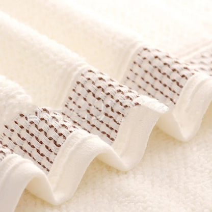 HEMA badhanddoek met ophanglus – Praktisch detail