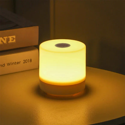 Slimme nachtkastlamp met spraakbediening – Modern comfort