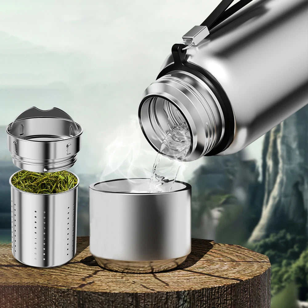 Thermosfles met drinkbeker – 2-in-1 oplossing