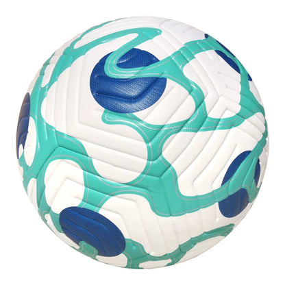 Straatvoetbal in opvallende kleuren