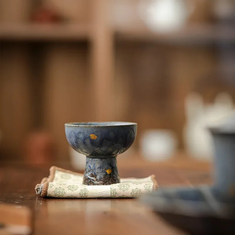 Decoratieve theepot als centerpiece