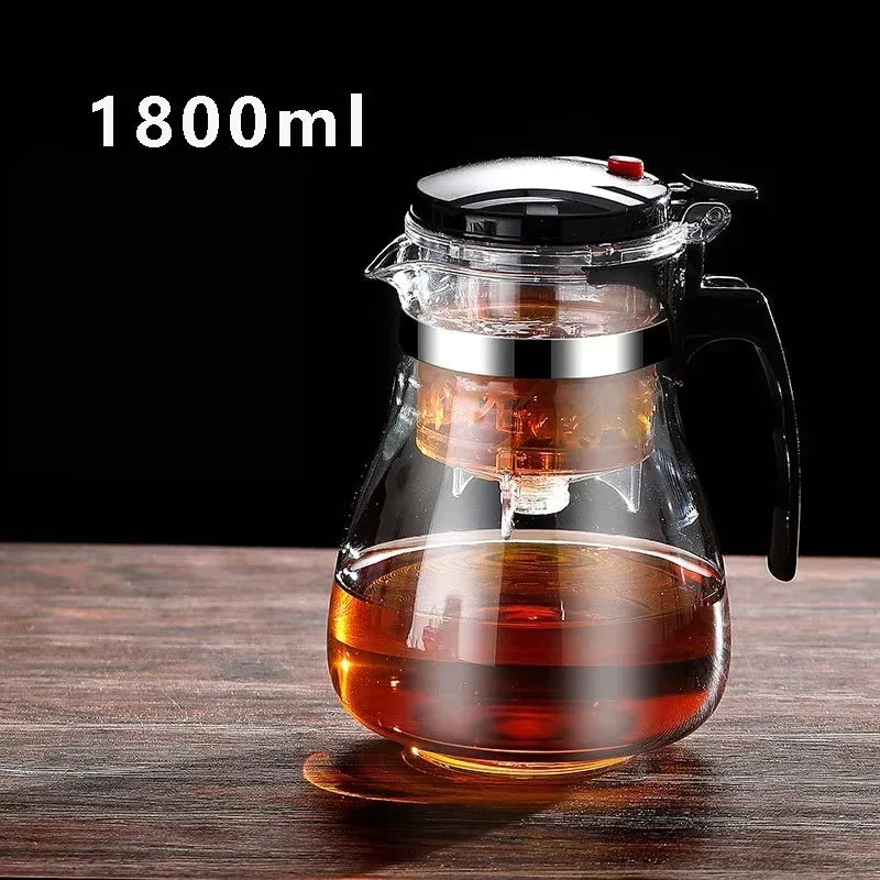 Theepot met houten handvat en infuser