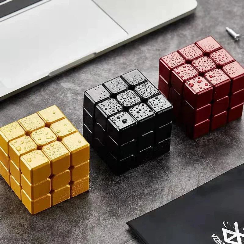 Fidget toy met meerdere fidgetfuncties in één ontwerp