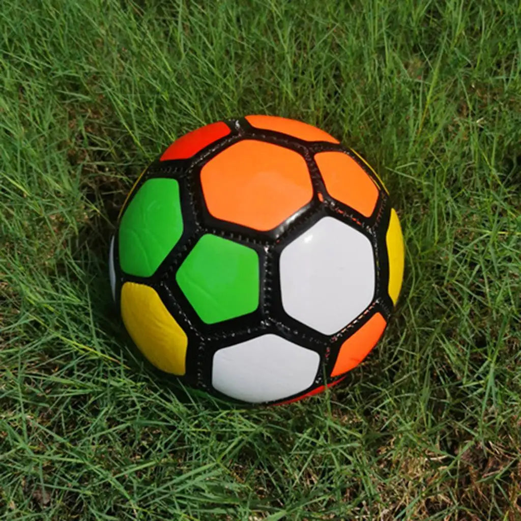 Straatvoetbal met zachte touch en hoge rebound