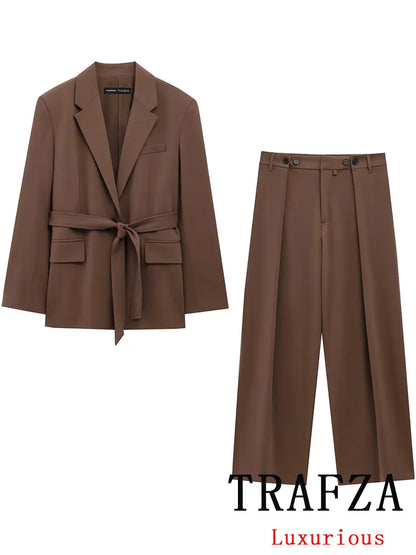 Broekpak dames met riem – Accent op taille