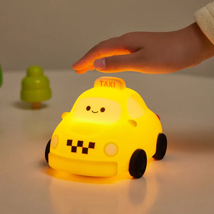 Lamp voor nachtkastje met houten driepoot – Stevig en stijlvol