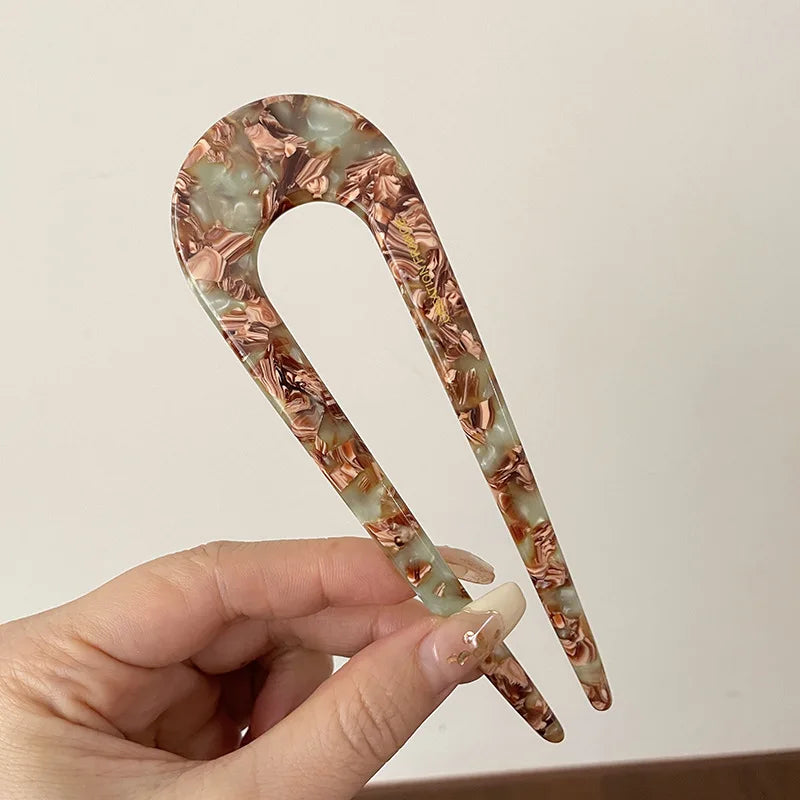 Klassieke haar accessoires in neutrale tinten