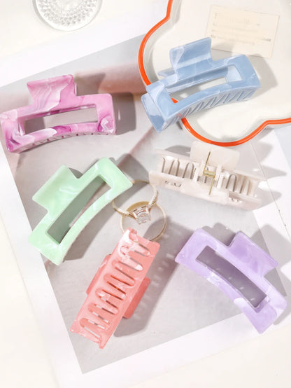 Decoratieve haarclip met bloemmotief