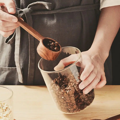 Serviesset met koffiemokken en schenkkannetje