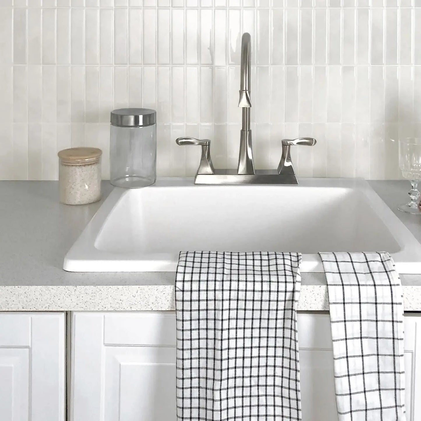 Zwarte mozaiek toilet tegels – Luxe en diepte