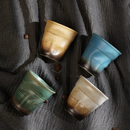 Theepot met geïntegreerde filter en schenktuit
