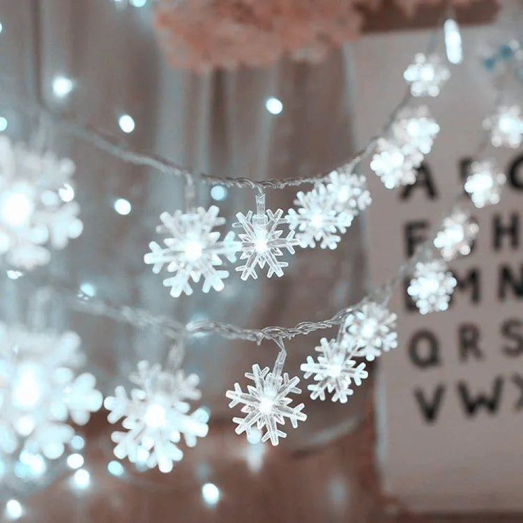 Licht slinger met witte bolletjes – Tijdloos en fris