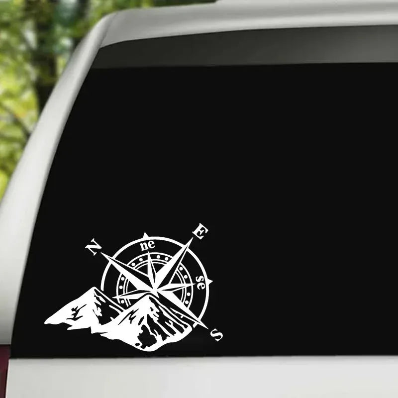 auto stickers - kompas en bergen design voor avontuurlijke rijders