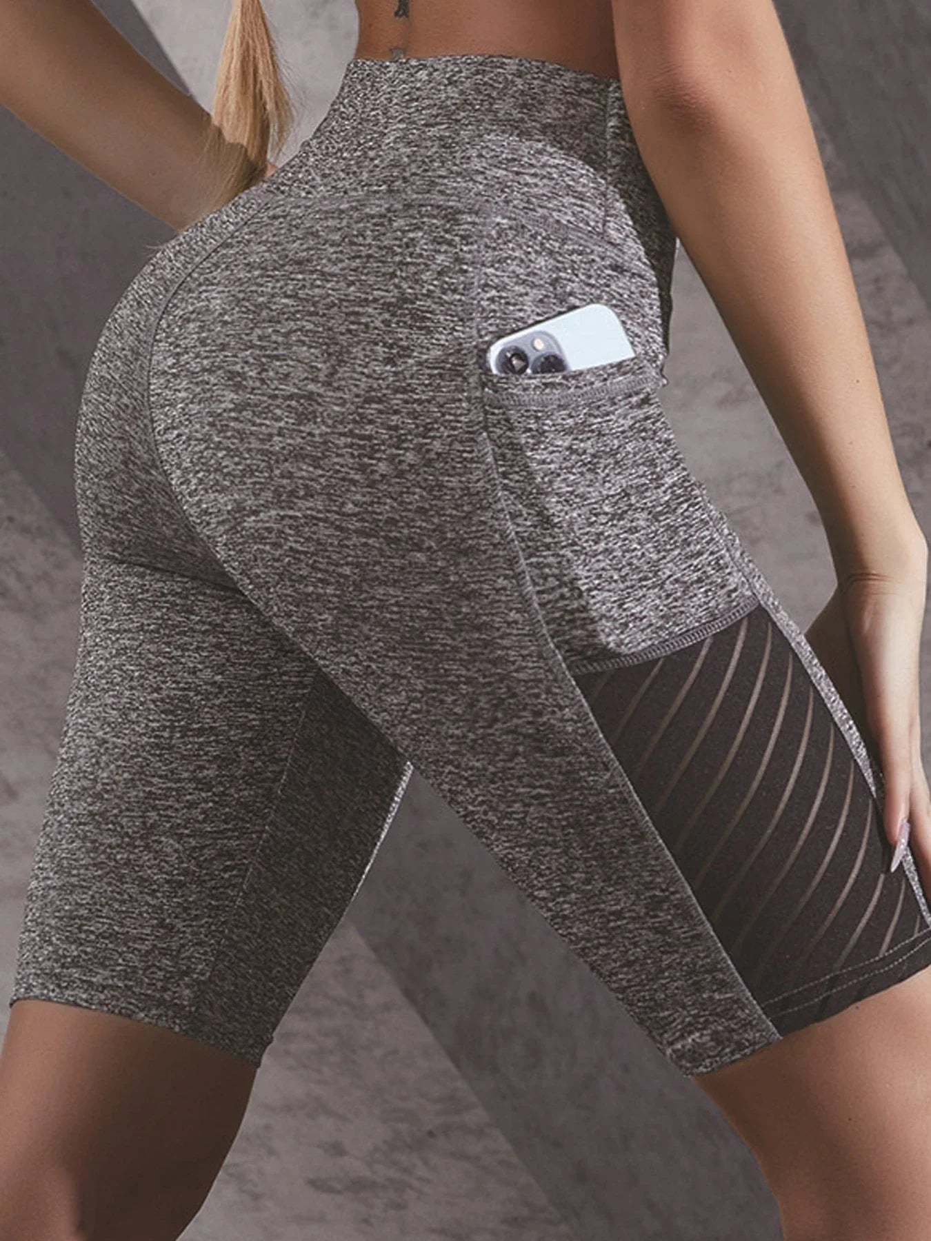 Zachte yoga kleding van H&M in aardetinten