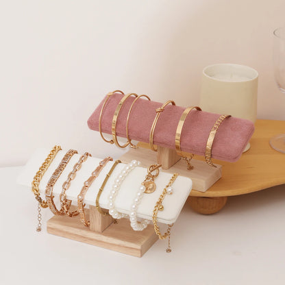 Houten sieraden standaard – Tijdloos en warm