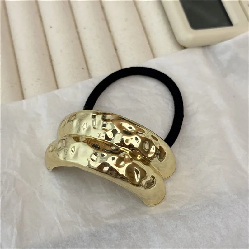 Gouden haarclip als stijlvolle accessoire