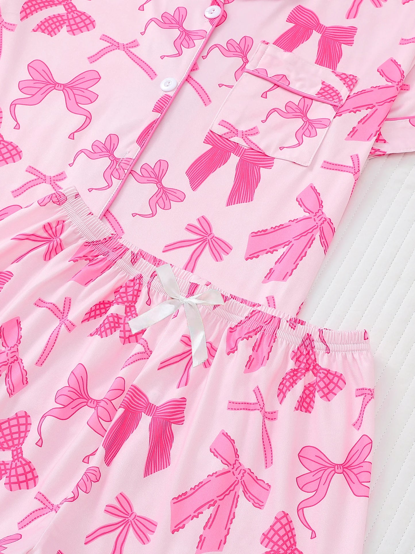 Dames pyjama met open halslijn