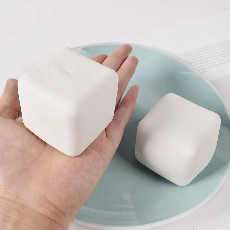 Compacte stress ball met knijpweerstand