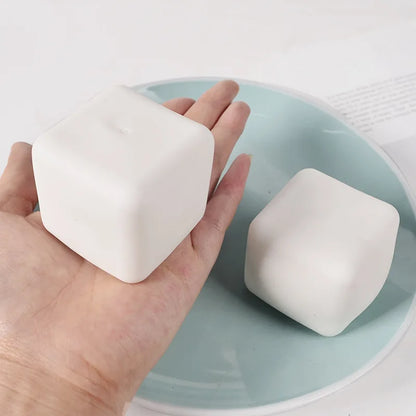 Compacte stress ball met knijpweerstand