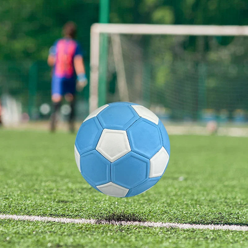 Straatvoetbal die tegen een stootje kan