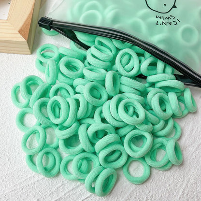 Kleurrijke scrunchies voor een speelse look