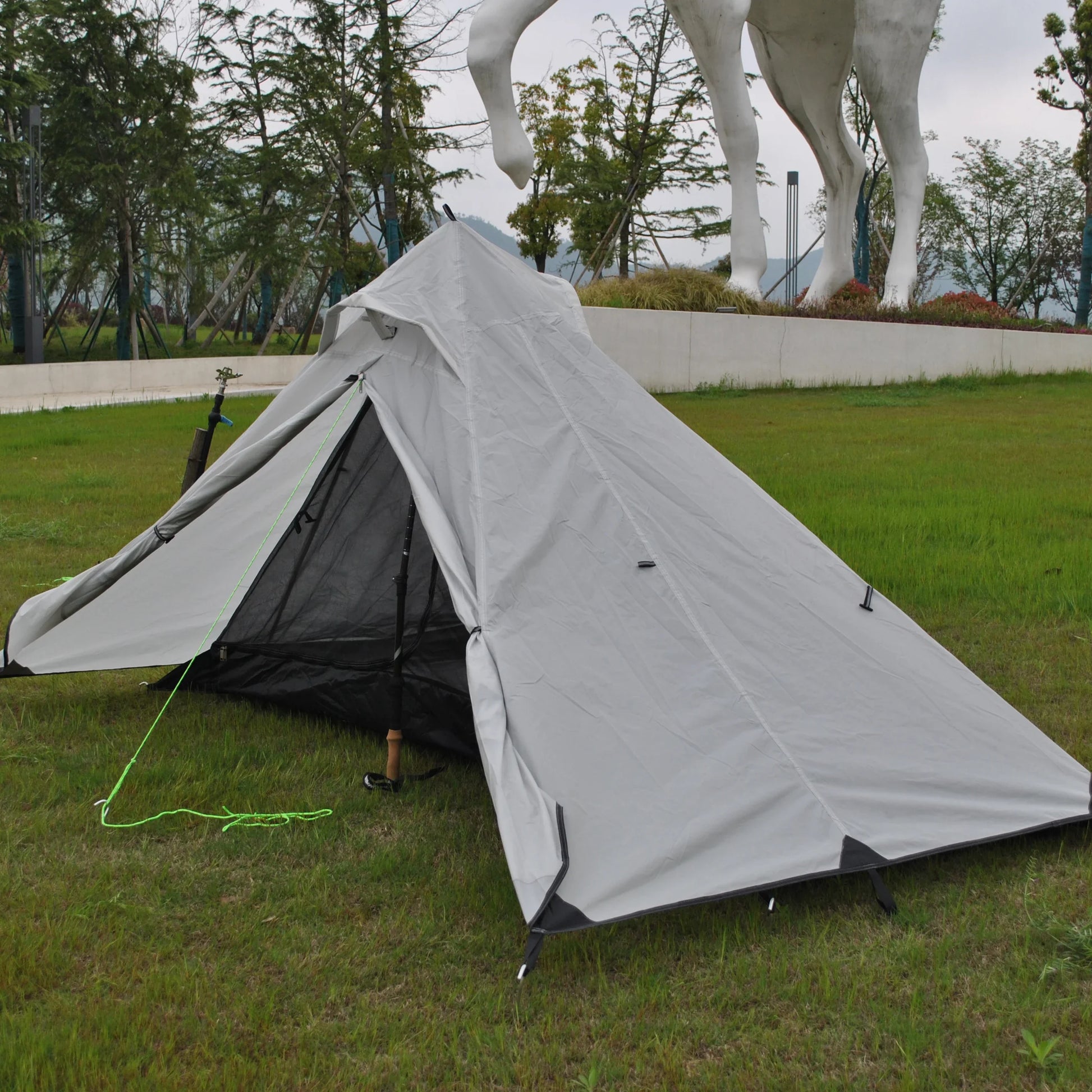 Kampeertent met windbestendige constructie – Stevig en veilig