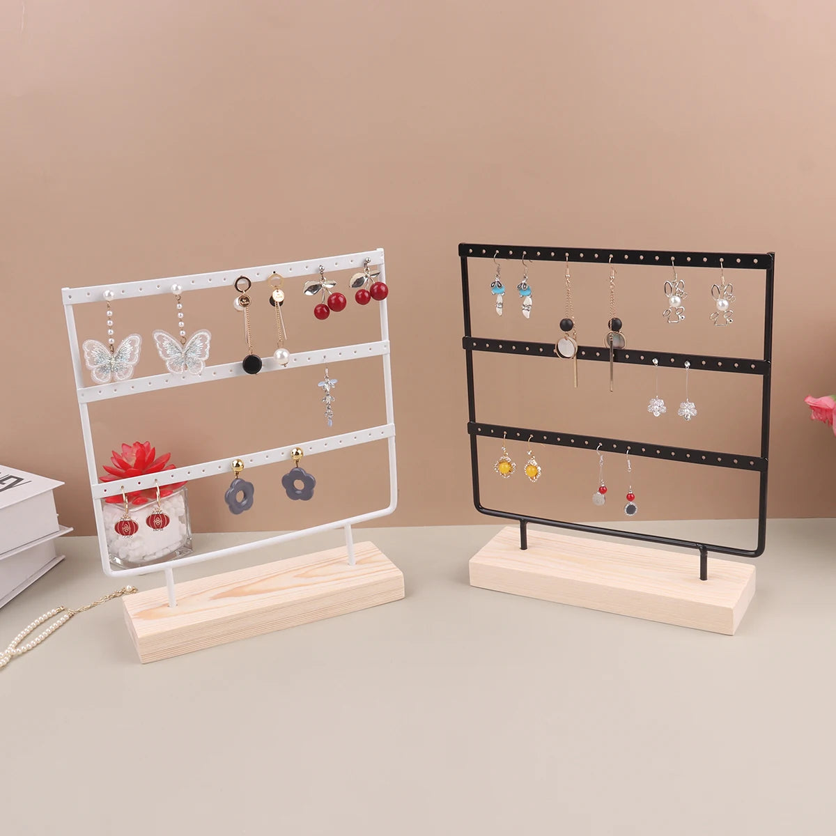 Sieraden standaard met draadframe – Modern en open