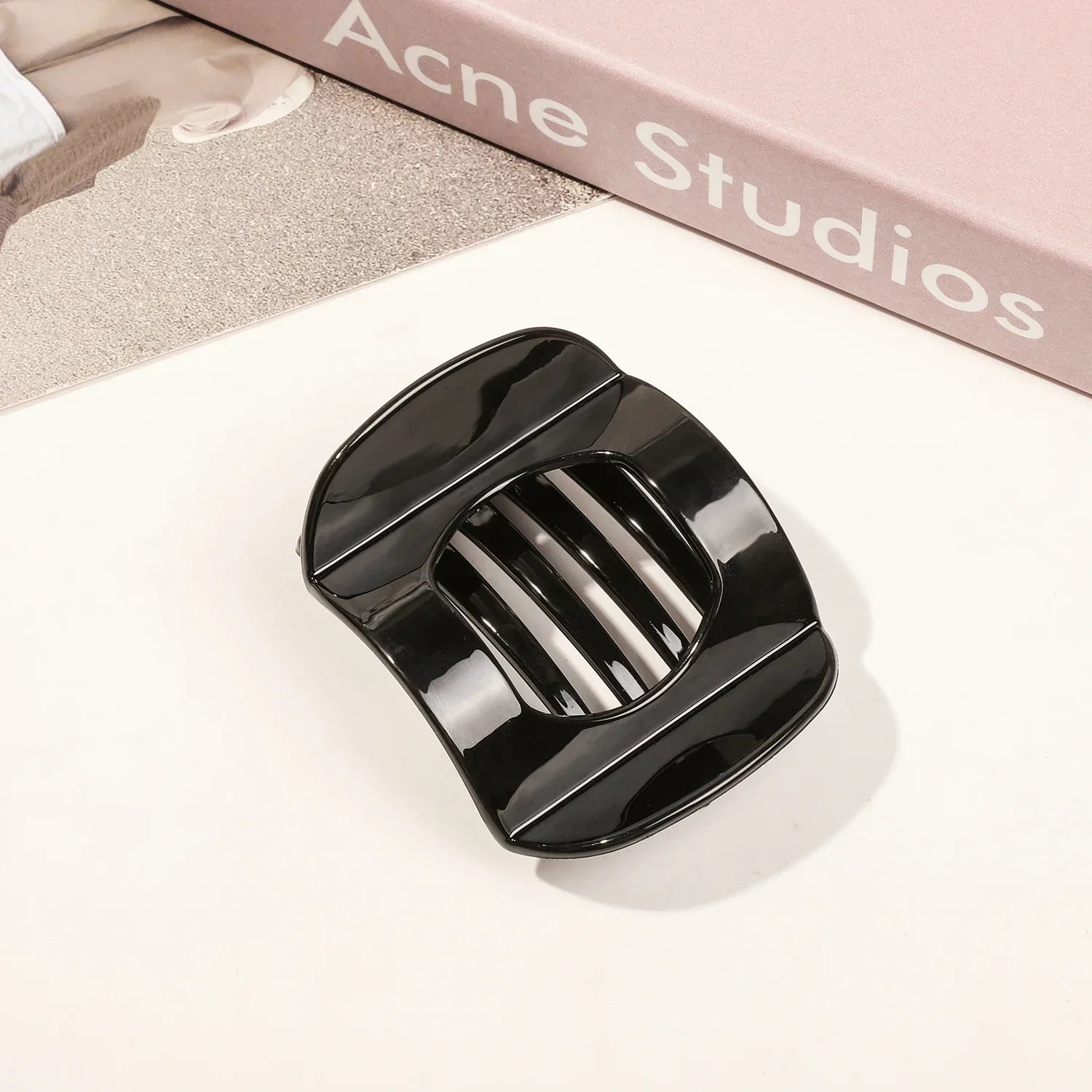 Decoratieve haarclip met bloemmotief