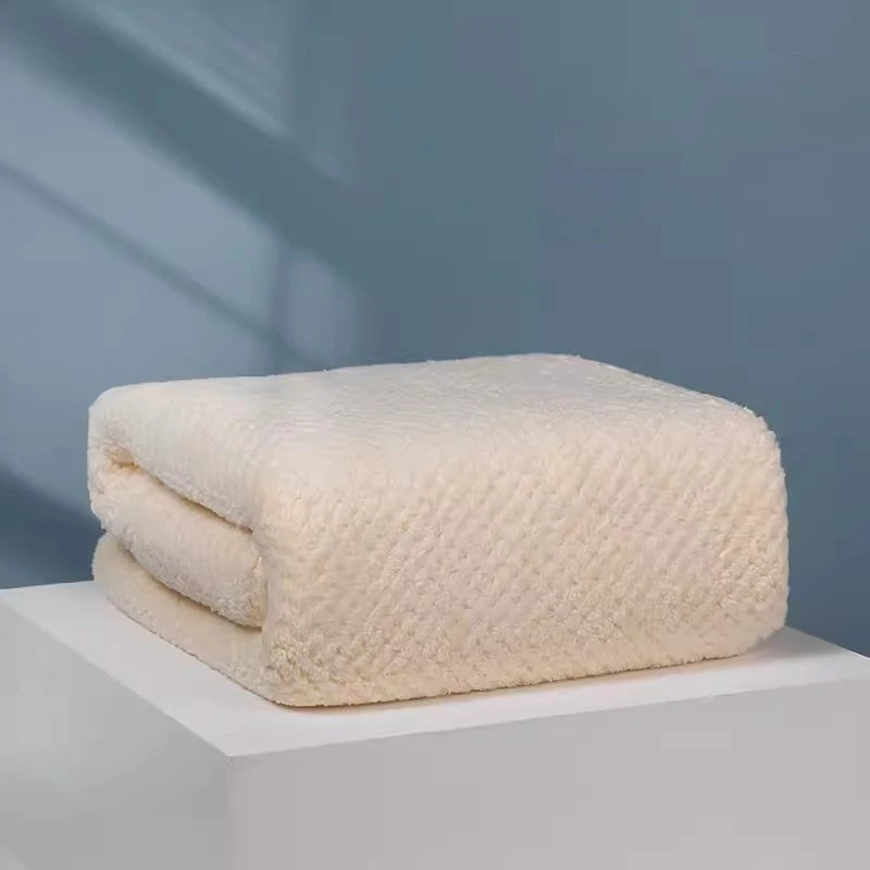 Luxe saunadoek met geborduurd logo – Elegant design