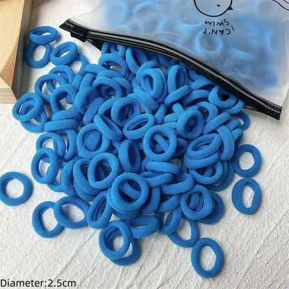 Grote scrunchie als modieus accessoire