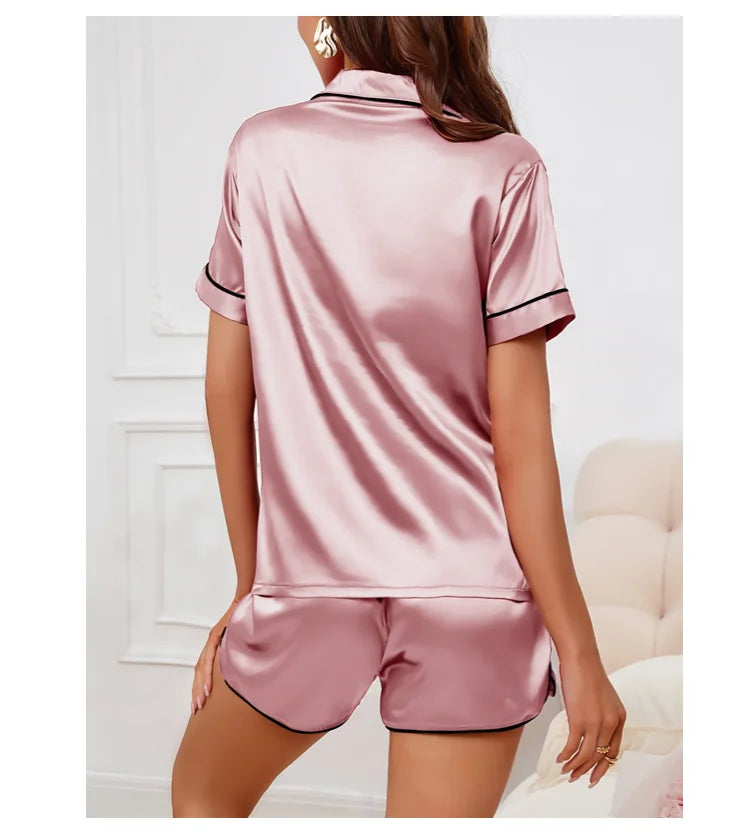 Dames pyjama Livera met mooie pasvorm