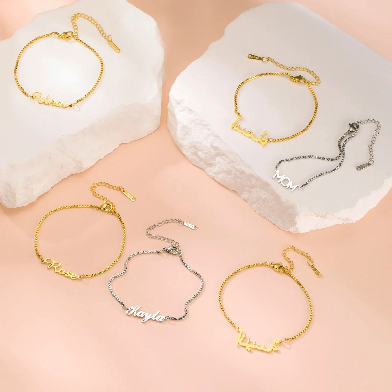 Armband met meerdere namen gegraveerd