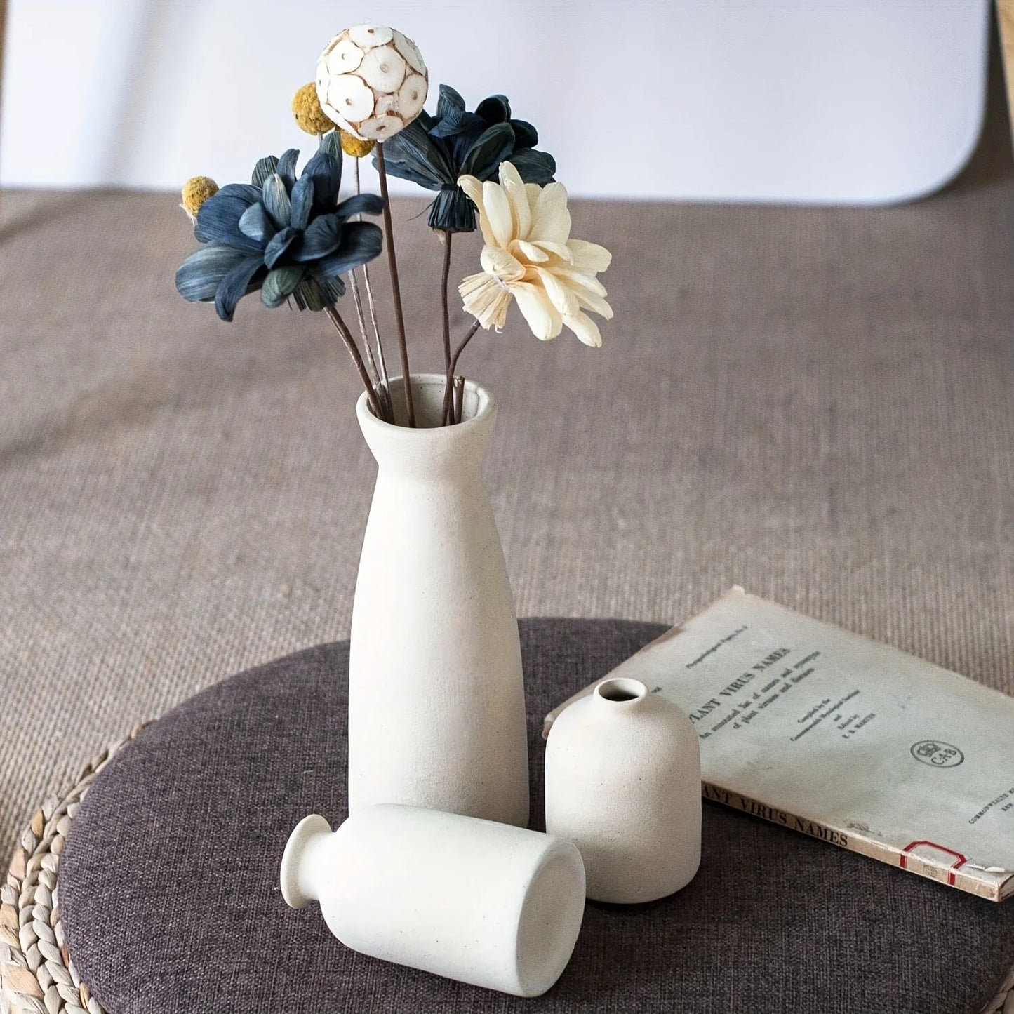 Decoratie woonkamer accessoires - Set van 3 elegante vazen in zacht beige voor een serene sfeer
