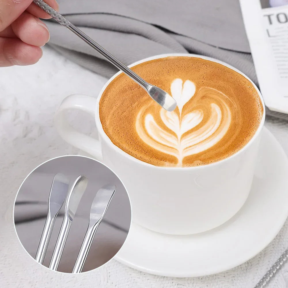 Moderne koffiewaar met matzwarte afwerking