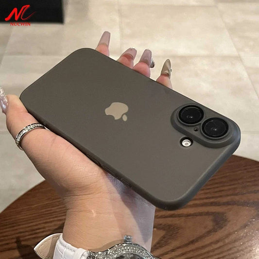 Elegant telefoon hoesje iPhone 15 met gouden accenten