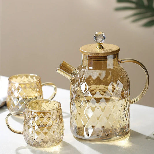 Moderne theewaar met praktische details