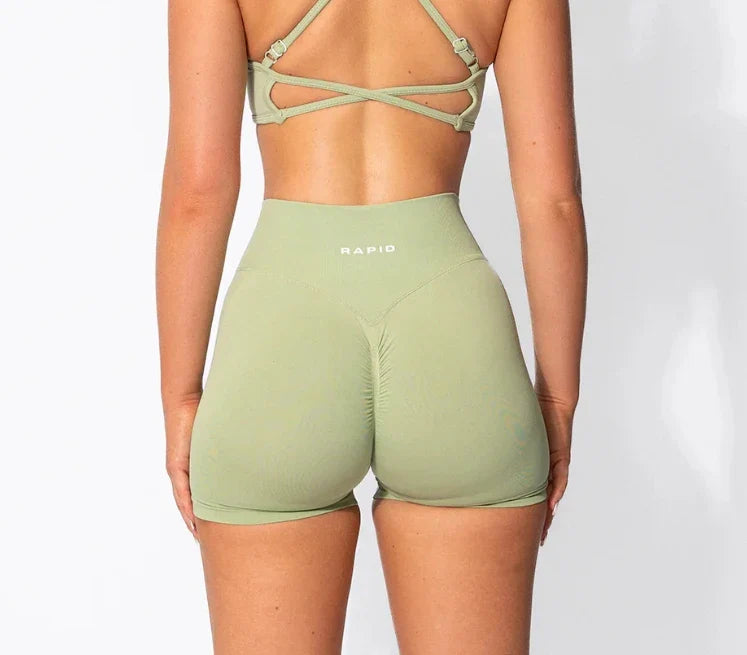 Stijlvolle yoga kleding met vrouwelijke snit