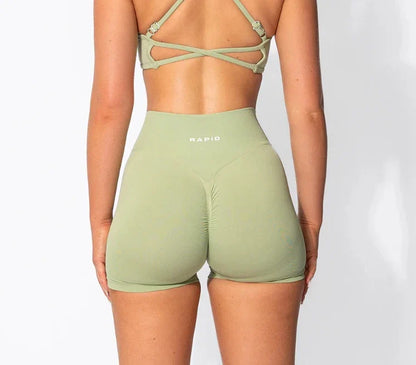 Stijlvolle yoga kleding met vrouwelijke snit