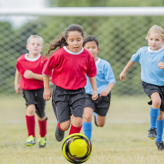 Voetbal voor dagelijks gebruik op het plein