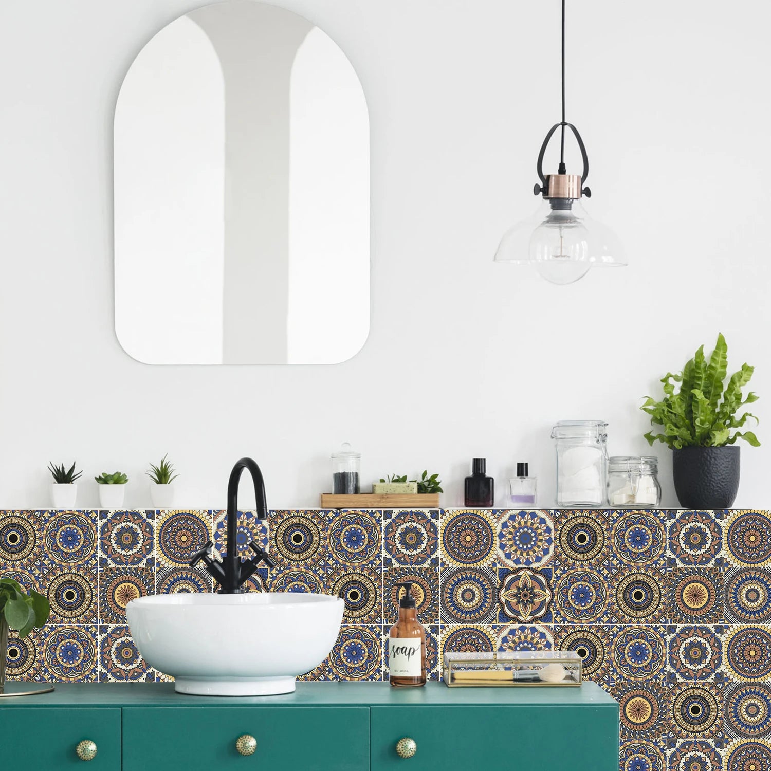 Mozaiek toilet achterwand – Kleine tegels, groot effect