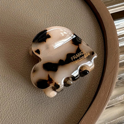 Decoratieve haarclips met vintage flair