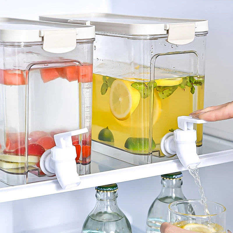Drankdispenser met kunststof kraantje – Licht en handig