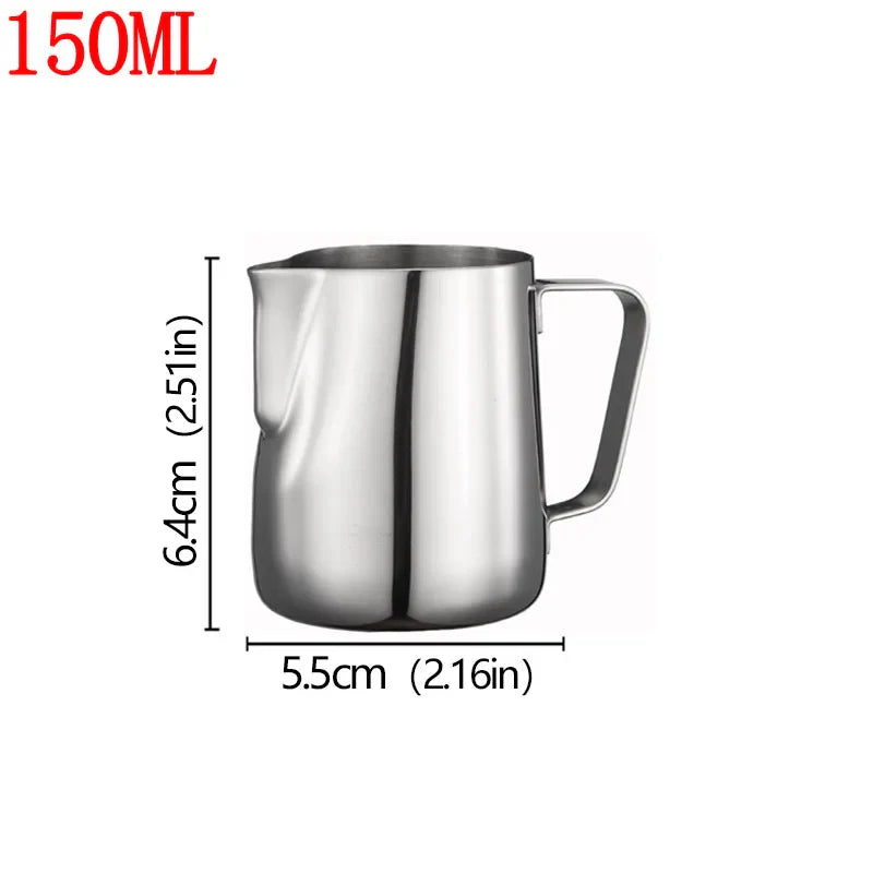 Koffie accessoires zoals melkopschuimer en borstel