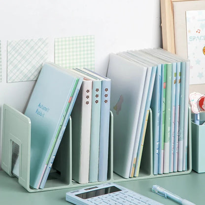 Lichte desk organizer met rubberen onderzijde