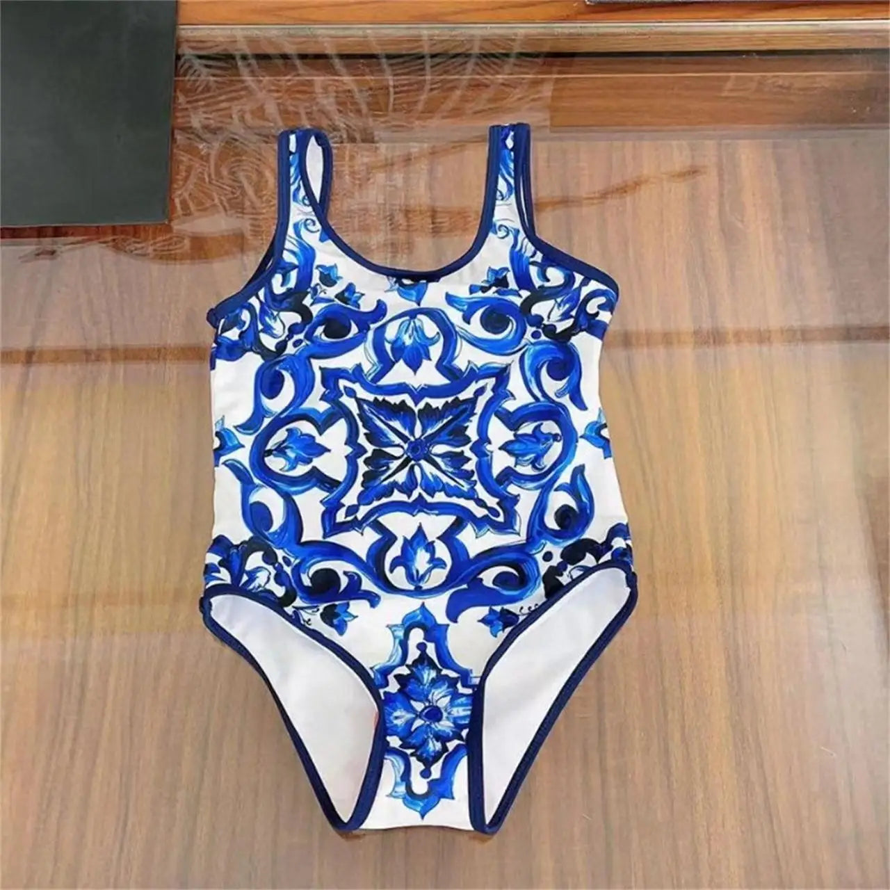 Zwemjurk met geometrisch patroon – Modern en stijlvol
