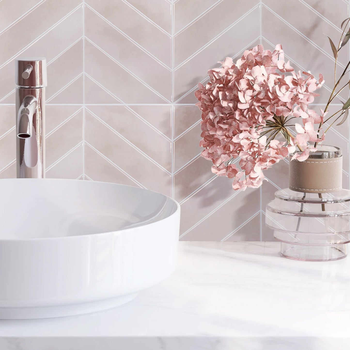 Zwarte mozaiek toilet tegels – Luxe en diepte