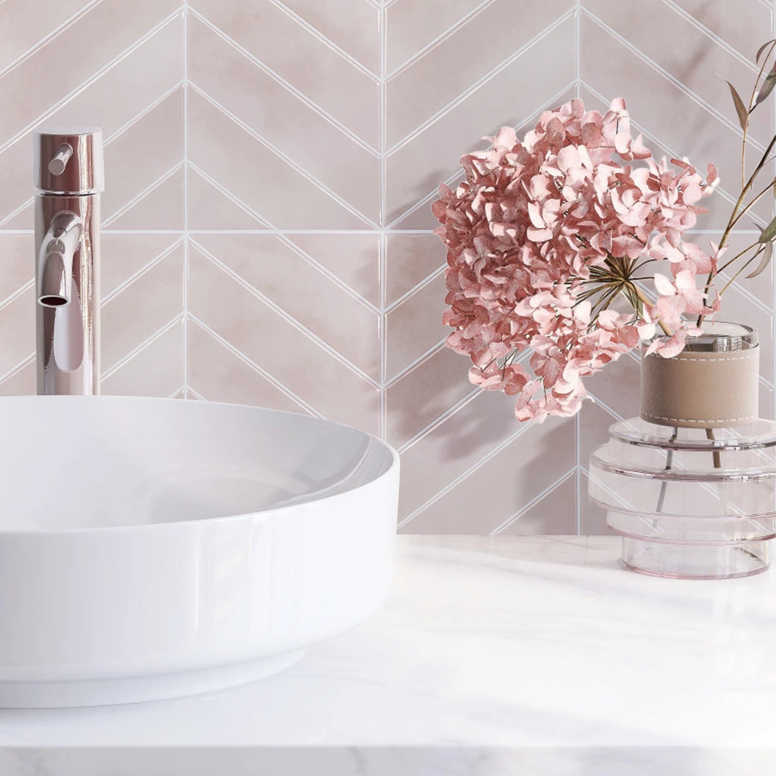 Zwarte mozaiek toilet tegels – Luxe en diepte
